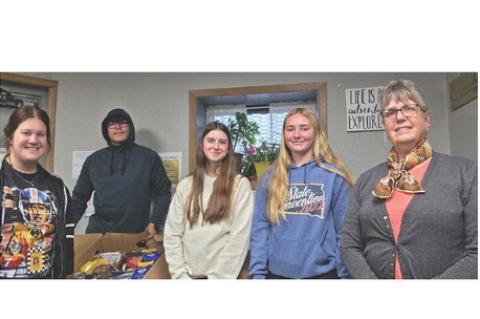 JUNIOR CLASS RAISES MONEY FOR AFTER PROM