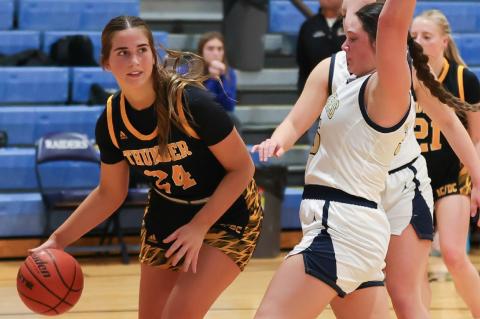 THUNDER BASKETBALL ACTION