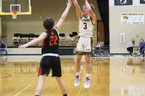 AC/DC THUNDER FALLS TO SCOTLAND