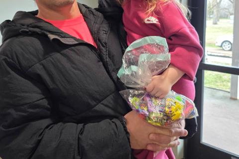 YOUNG EGG HUNTERS DELIGHT RESIDENTS AT LAKE ANDES SENIOR LIVING