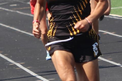 Leah Brown and Madelyn Janis in the 800m dash.
