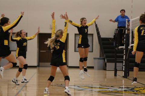 LADY THUNDER DEFEATS LADY BEARCATS