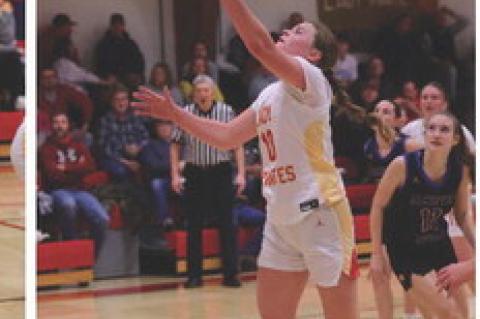 Rilyn Thury with the lay-up for 2 points.