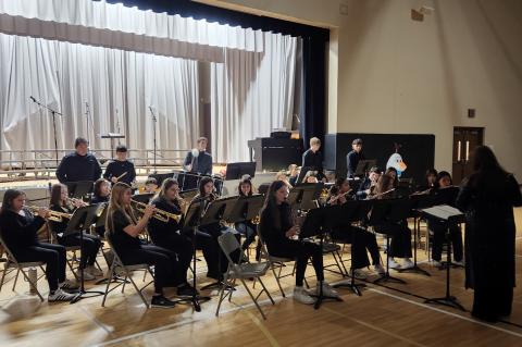 selections to more traditional arrangements, students performed with confidence and enthusiasm, earning warm applause throughout the night. Staff and directors praised the students for their dedication leading up to the event, noting the many hours of pra